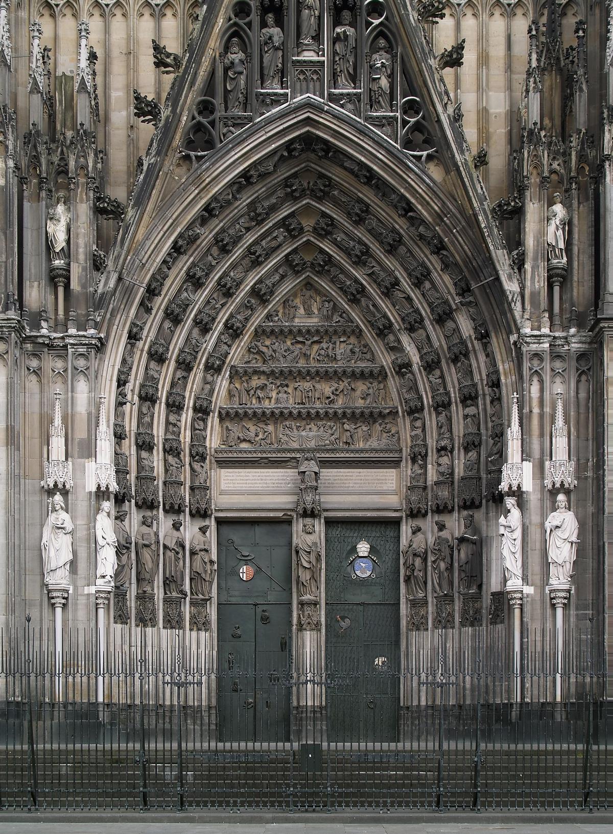 DBH_MUS_südtportal_mitte_2007_018.jpg