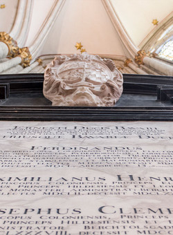 Gedenkplatte der Wittelsbacher Erzbischöfe